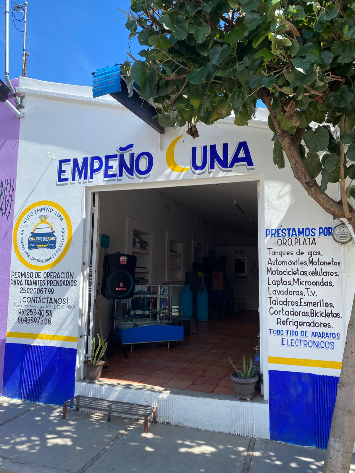 Personal de Auto Empeño Luna